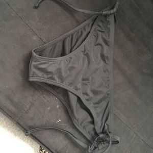 Black cheeky bikini bottoms